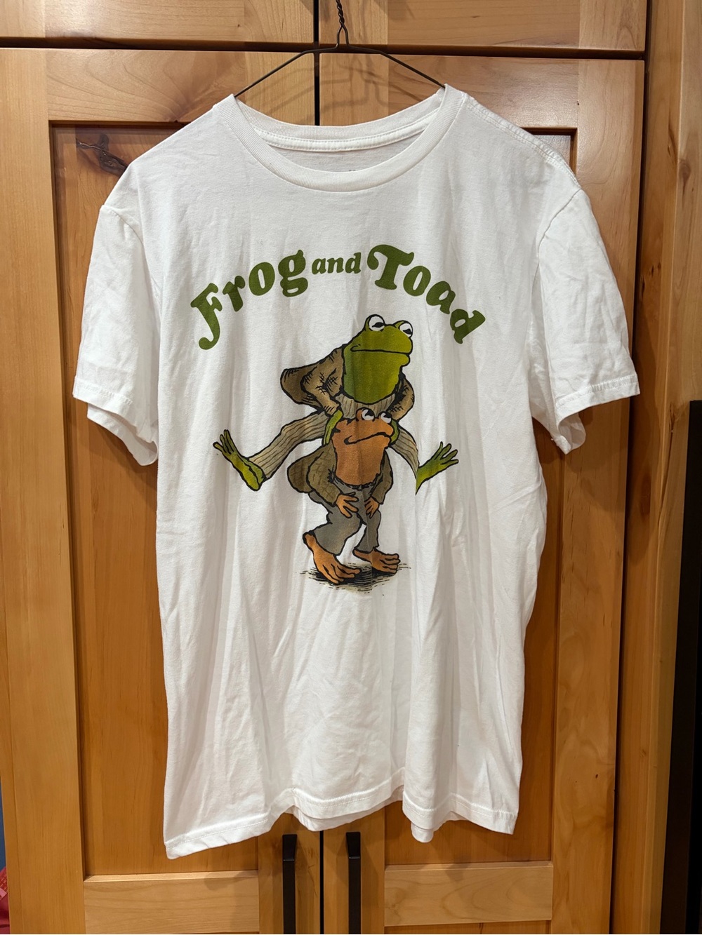 Frog and Toad piggyback graphic' White T‑Shirt tee medium M